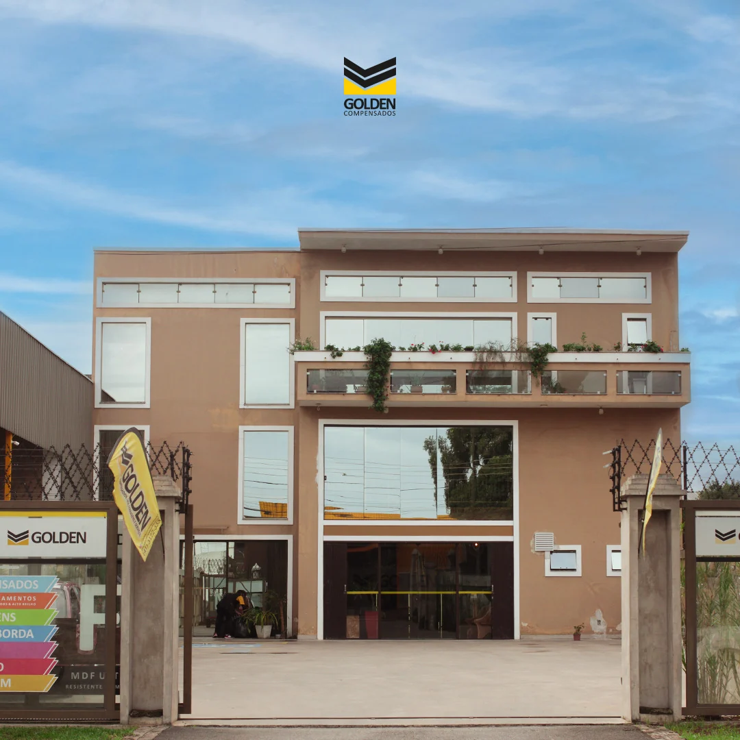 Fachada da Golden Compensados em Curitiba
